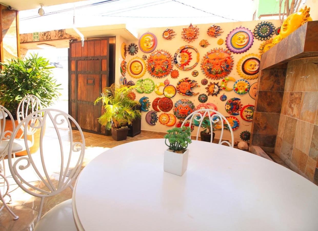 Papagayo Hotel Boutique ปลายาเดลการ์เมน ภายนอก รูปภาพ A patio in the center of the house