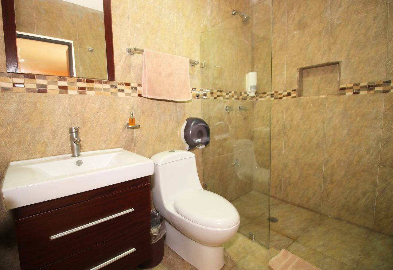 Papagayo Hotel Boutique ปลายาเดลการ์เมน ภายนอก รูปภาพ Bathroom with a shower