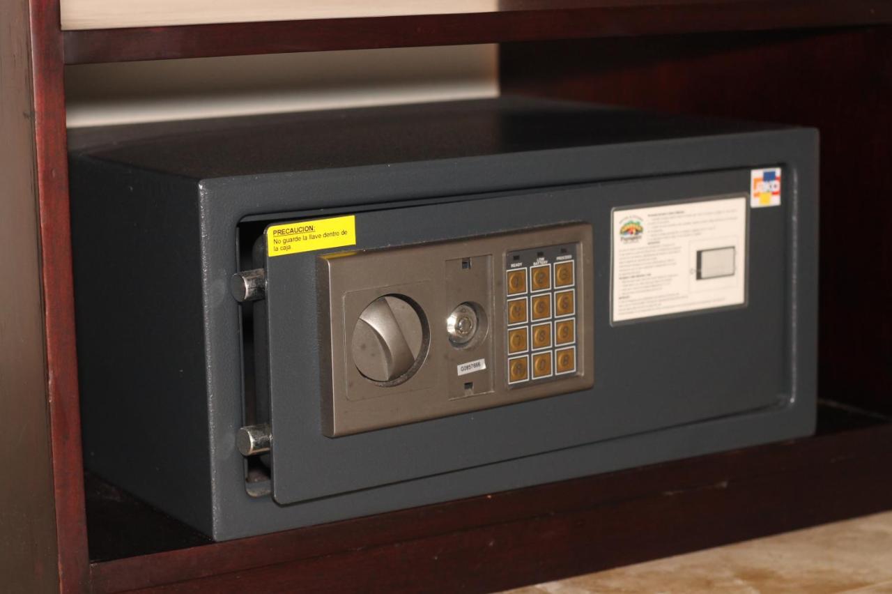 Papagayo Hotel Boutique ปลายาเดลการ์เมน ภายนอก รูปภาพ A safe