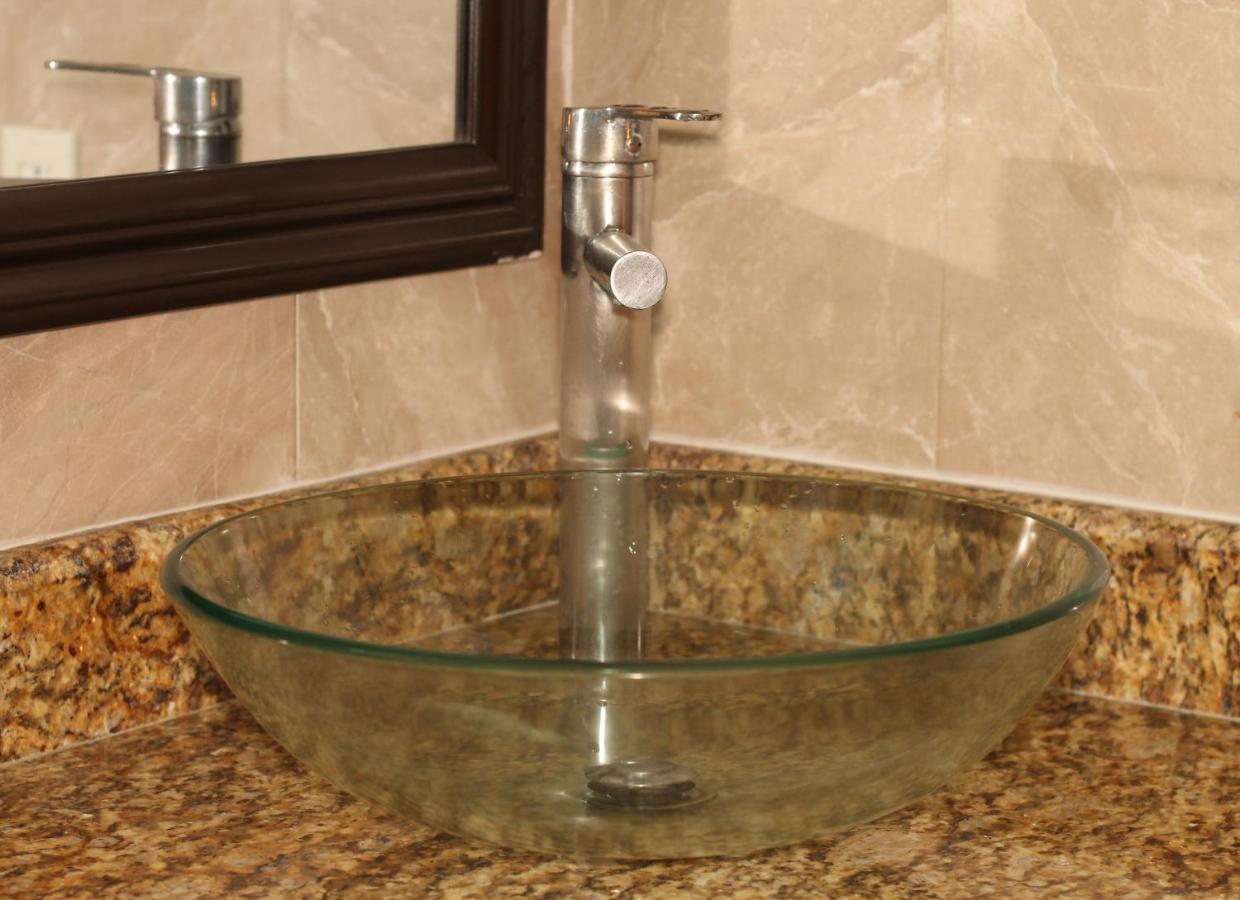 Papagayo Hotel Boutique ปลายาเดลการ์เมน ภายนอก รูปภาพ A vessel sink